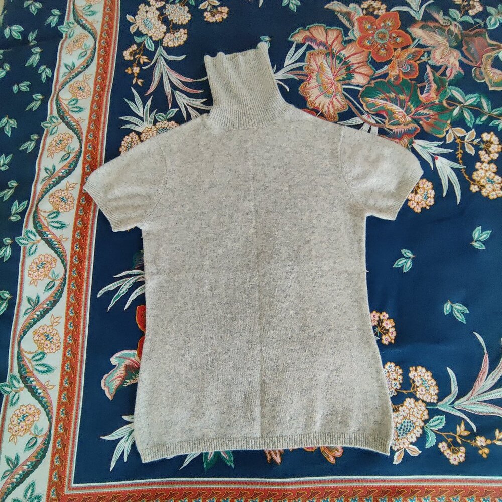 NWOT Future Paradise SZ-S Cashmere Turtle Neck Sweater